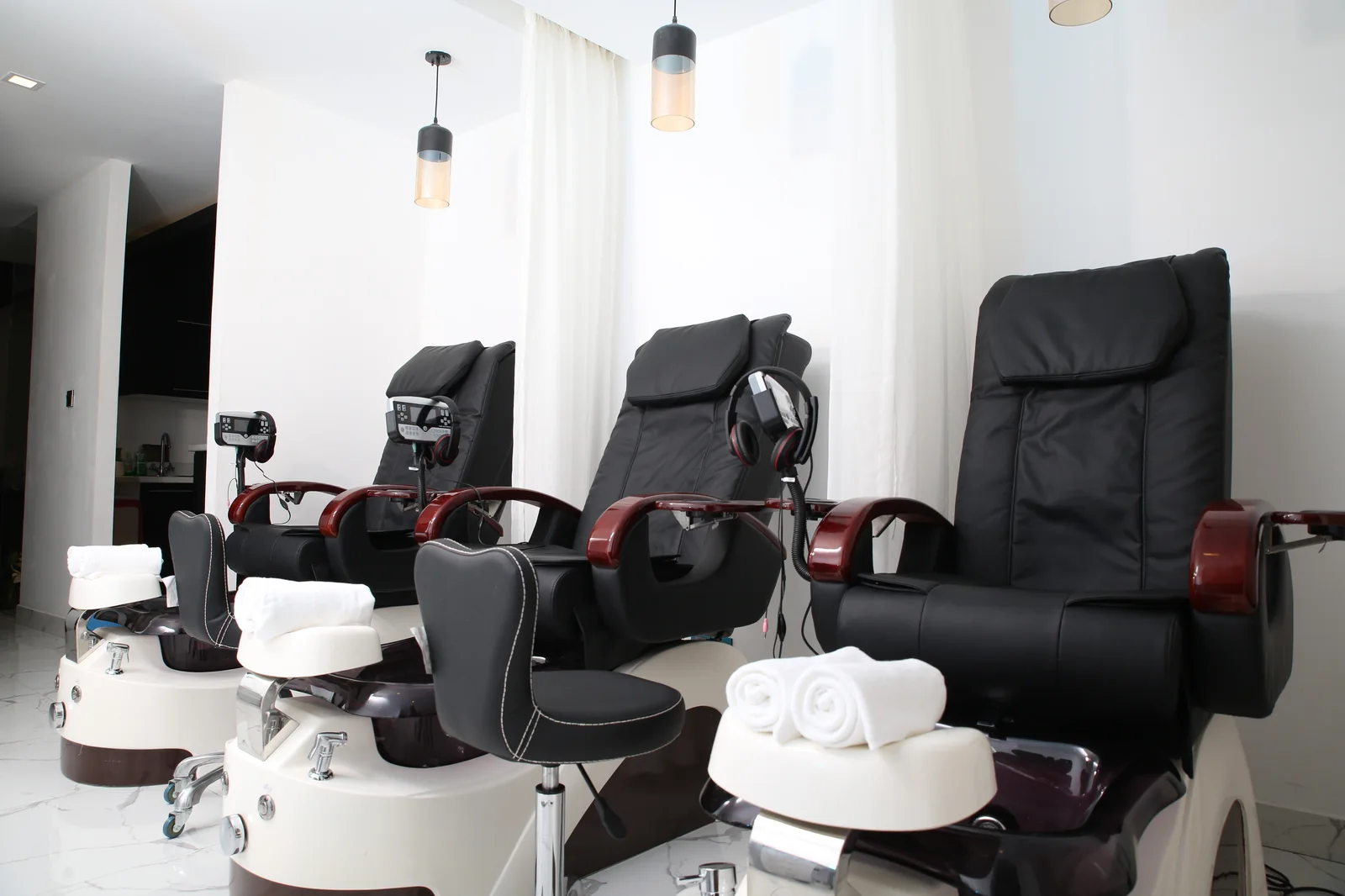 Illusion Premier Spas Luxury Pedicure Throne Lounge