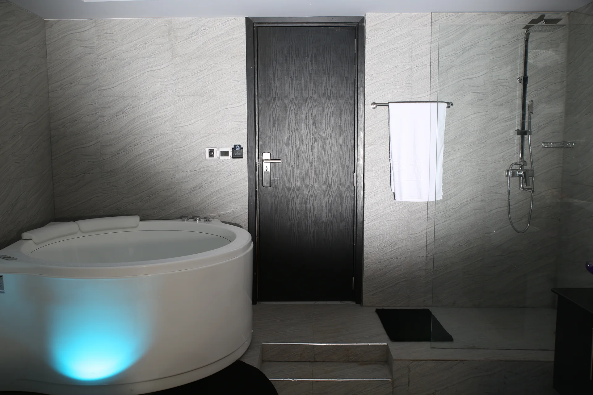 Hydrotherapy Jacuzzi & Steam Sanctuary